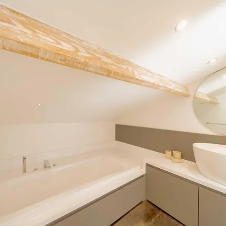 A C 2br 6p Sea View- St-tropez דירה